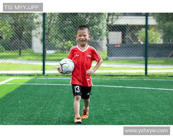 足球明星闪耀达人秀舞台展现多才多艺的魅力与风采